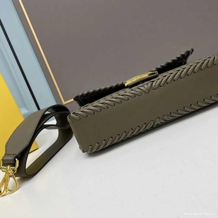 Affordable HOT Medium Baguette Leather Fendi Bag Stitching In Green 0803